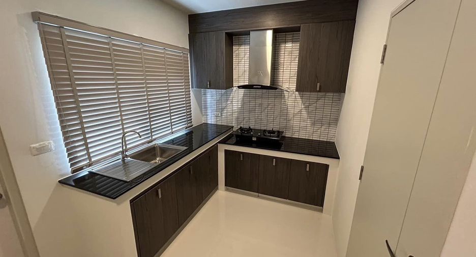 For rent 4 ベッドルーム townhouse in Bang Phli, Samut Prakan