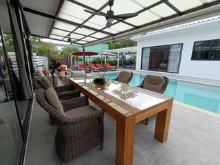 For rent 3 ベッドルーム villa in Mueang Phuket, Phuket