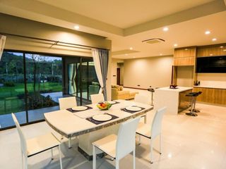 Casa en venta de 2 habitaciones en Si Racha, Chonburi