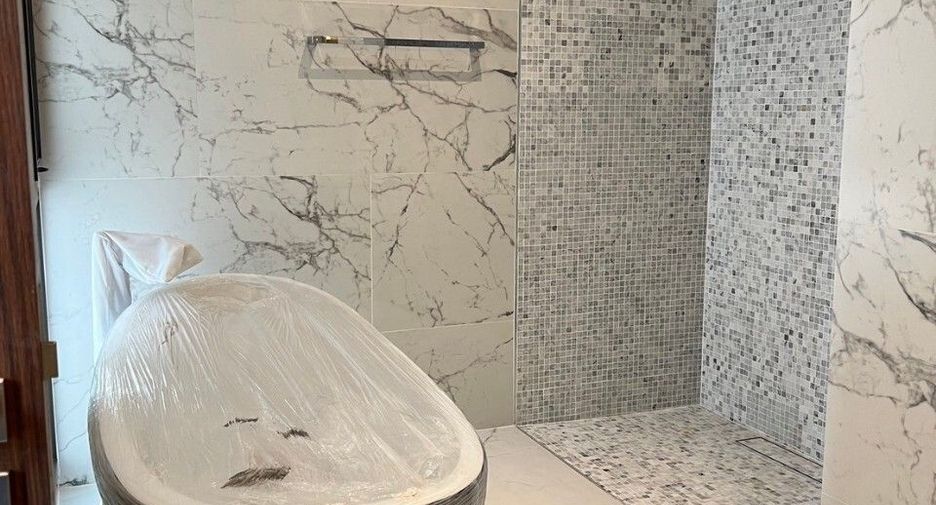For sale 4 bedrooms condo in Lat Phrao, Bangkok