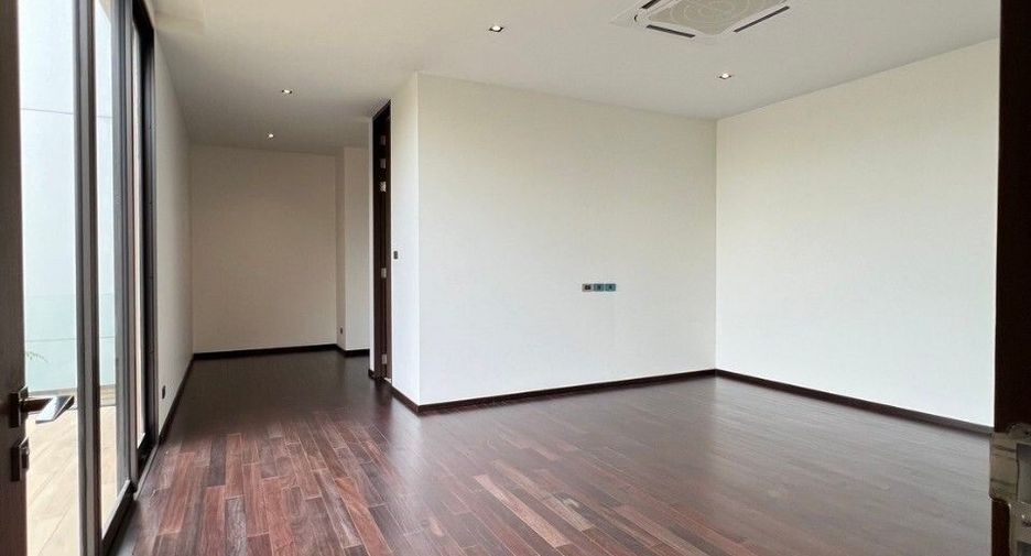 For sale 4 bedrooms condo in Lat Phrao, Bangkok