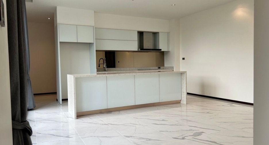 For sale 4 bedrooms condo in Lat Phrao, Bangkok