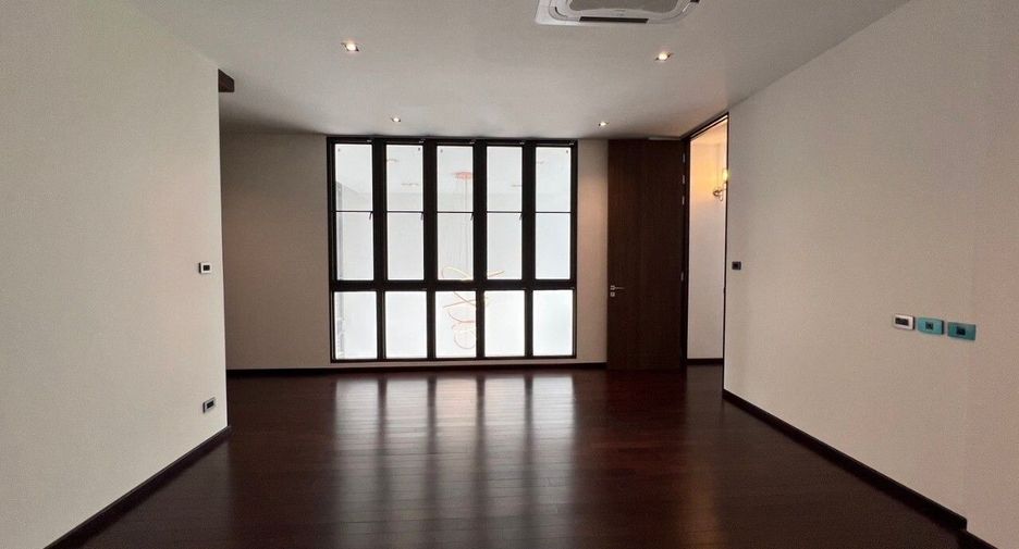 For sale 4 bedrooms condo in Lat Phrao, Bangkok