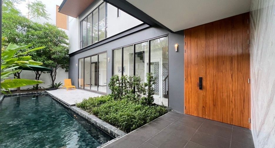 For sale 4 bedrooms condo in Lat Phrao, Bangkok