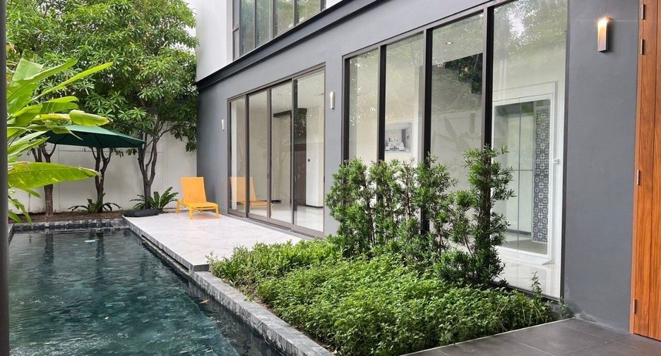 For sale 4 bedrooms condo in Lat Phrao, Bangkok