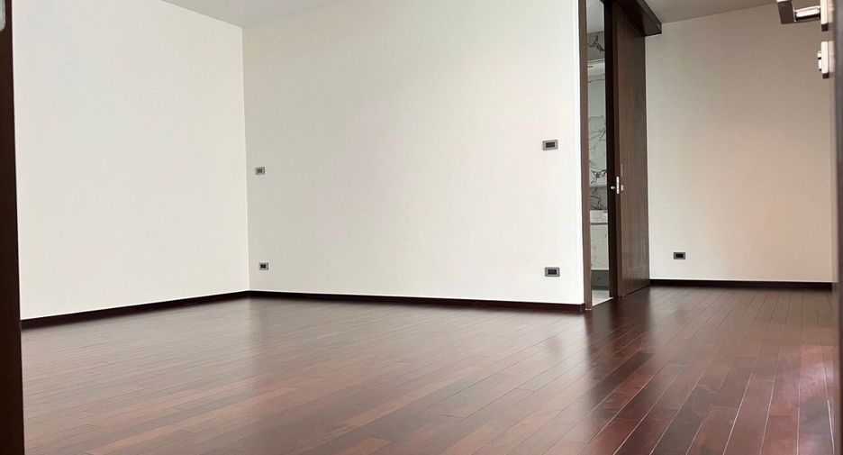 For sale 4 bedrooms condo in Lat Phrao, Bangkok