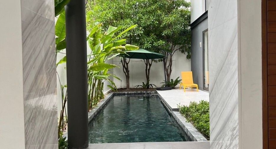 For sale 4 bedrooms condo in Lat Phrao, Bangkok