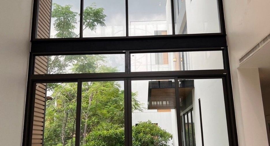 For sale 4 bedrooms condo in Lat Phrao, Bangkok