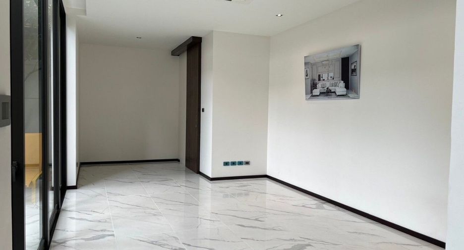 For sale 4 bedrooms condo in Lat Phrao, Bangkok