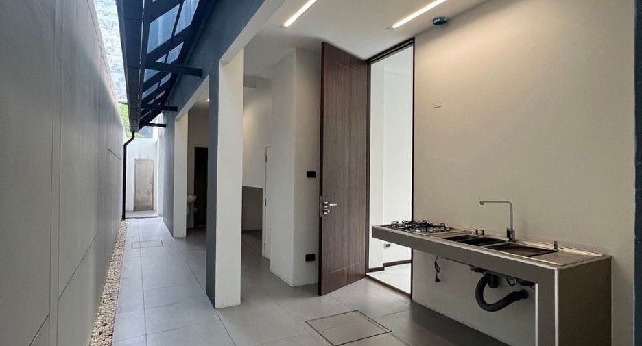 For sale 4 bedrooms condo in Lat Phrao, Bangkok