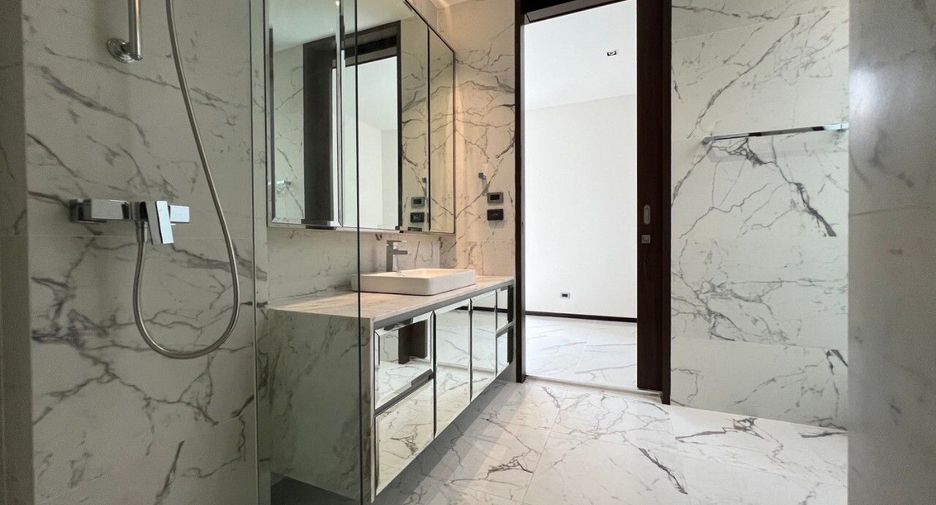 For sale 4 bedrooms condo in Lat Phrao, Bangkok