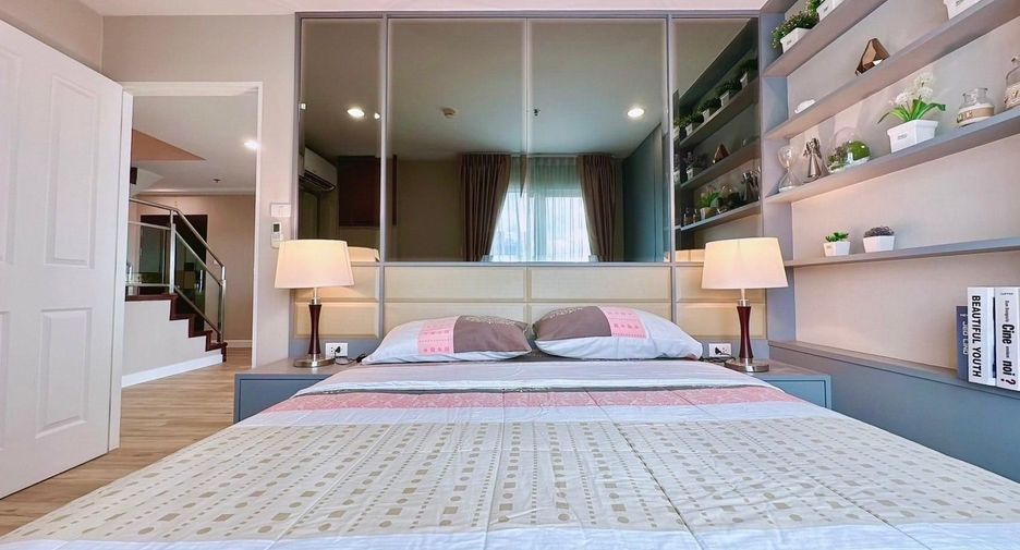 For rent 3 bedrooms condo in Huai Khwang, Bangkok