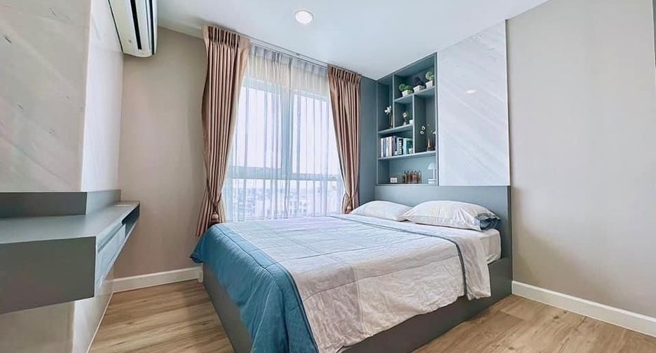 For rent 3 bedrooms condo in Huai Khwang, Bangkok