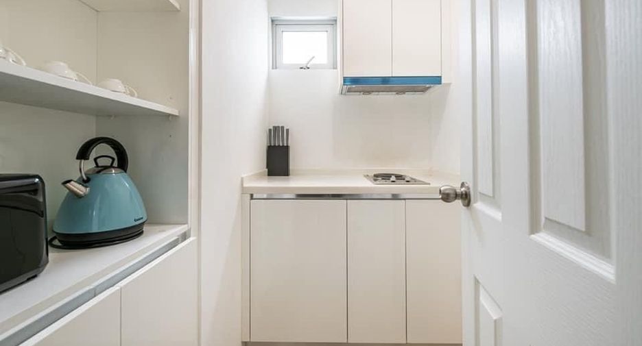 For rent 3 bedrooms condo in Huai Khwang, Bangkok