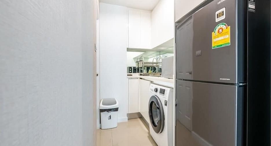 For rent 3 bedrooms condo in Huai Khwang, Bangkok