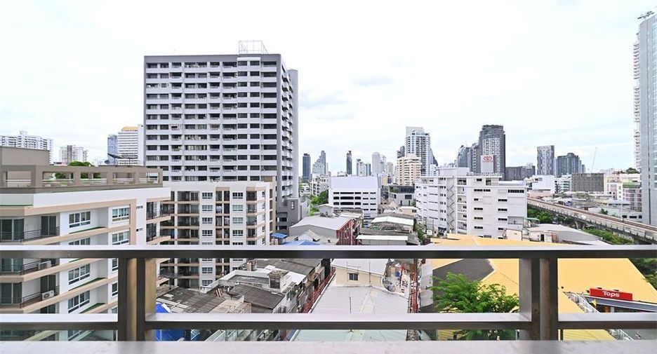 For rent 2 bedrooms condo in Khlong Toei, Bangkok