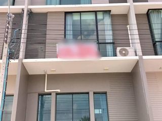 For rent 3 bedrooms townhouse in Lat Krabang, Bangkok
