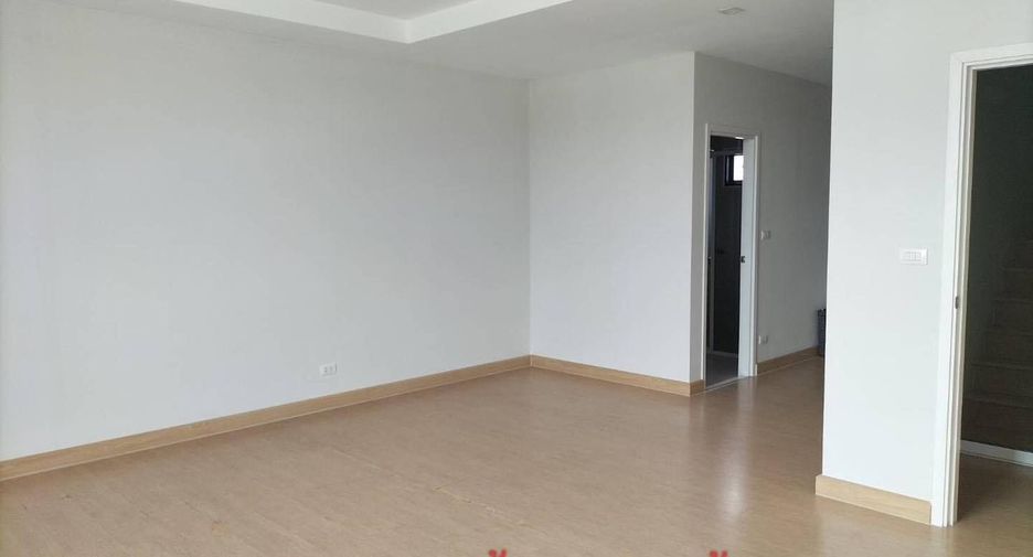 出租 3 卧室 联排别墅 在 Lat Krabang, 曼谷