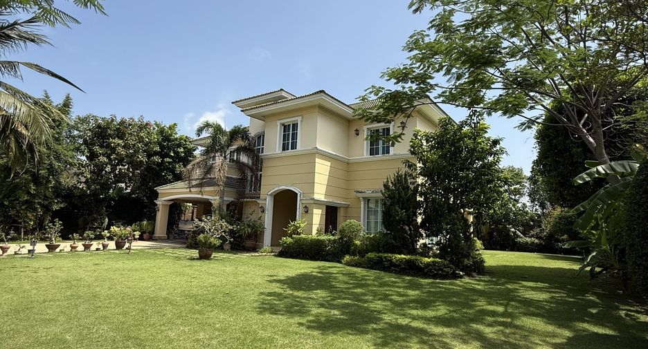 For sale 4 bedrooms villa in Taling Chan, Bangkok