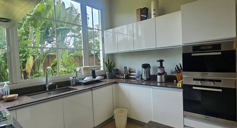 For sale 4 bedrooms villa in Taling Chan, Bangkok
