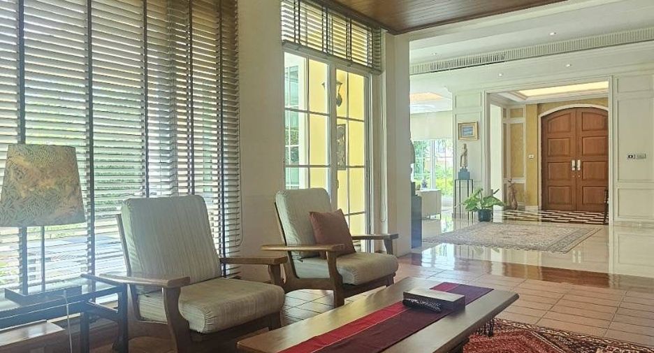 For sale 4 bedrooms villa in Taling Chan, Bangkok