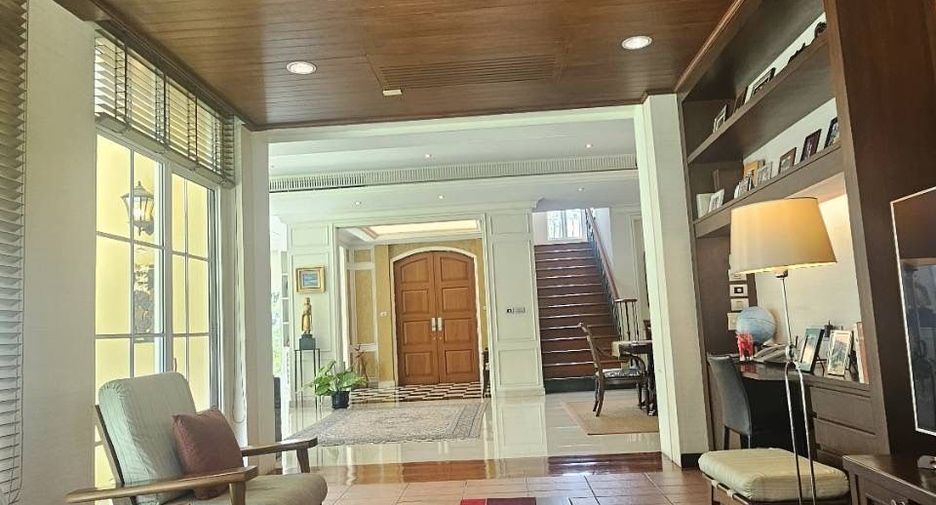 For sale 4 bedrooms villa in Taling Chan, Bangkok