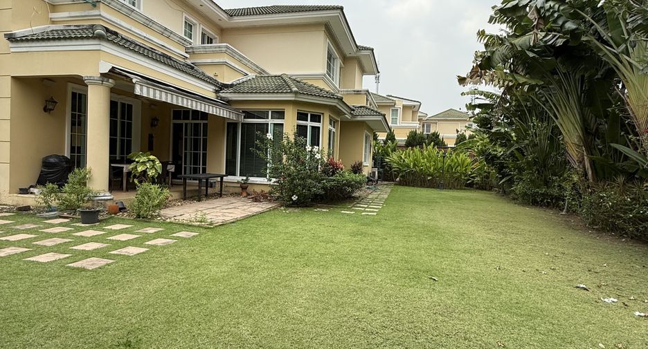 For sale 4 bedrooms villa in Taling Chan, Bangkok