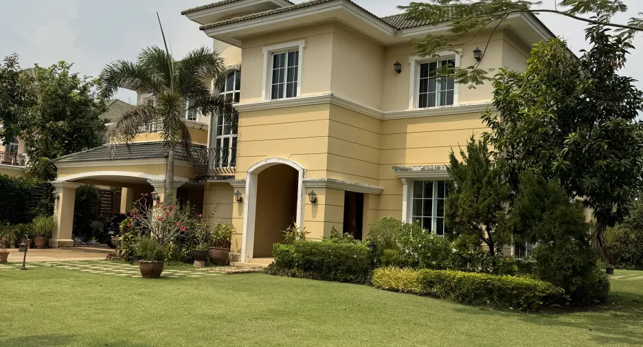 For sale 4 bedrooms villa in Taling Chan, Bangkok