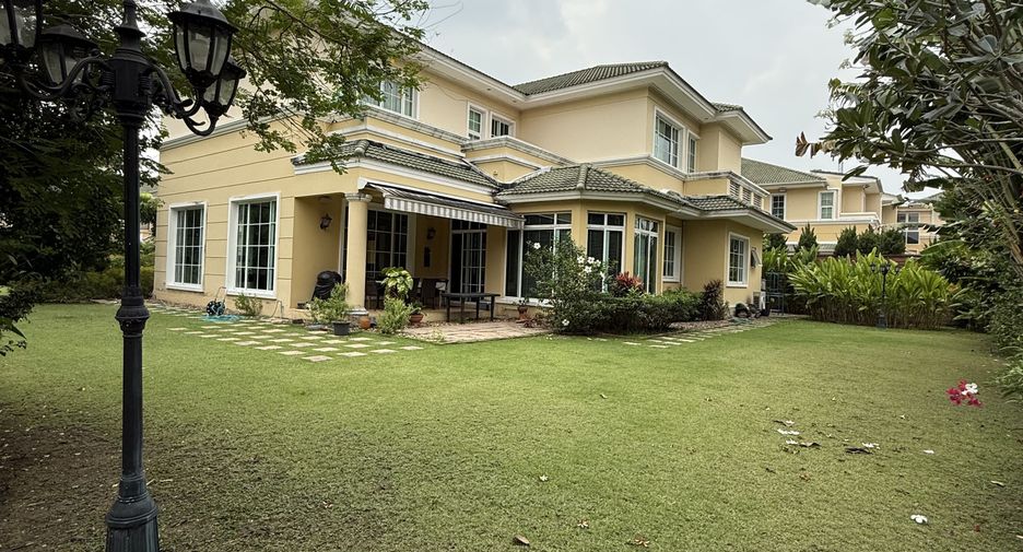 For sale 4 bedrooms villa in Taling Chan, Bangkok