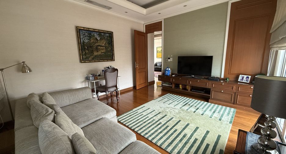 For sale 4 bedrooms villa in Taling Chan, Bangkok
