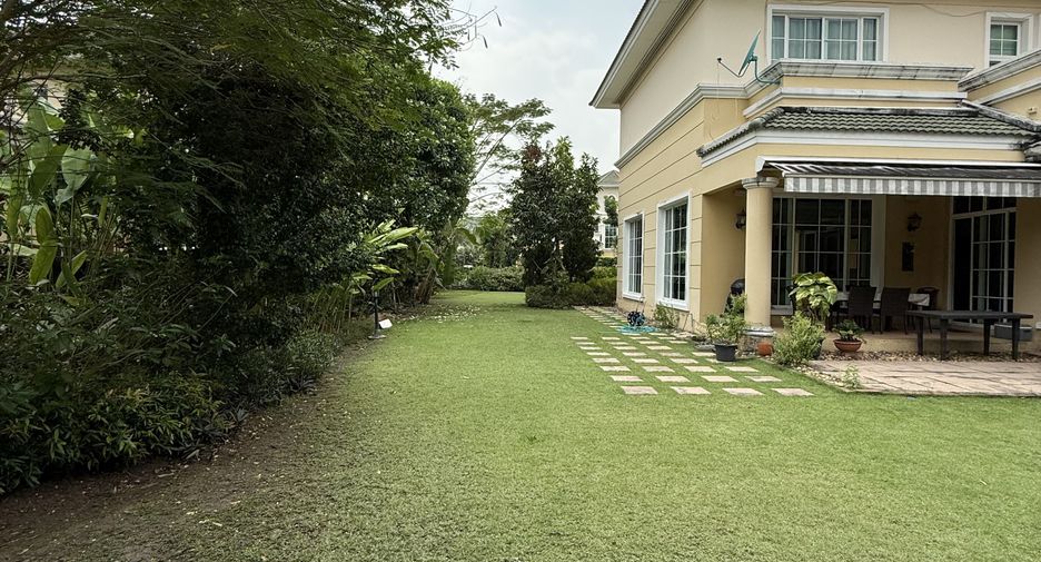 For sale 4 bedrooms villa in Taling Chan, Bangkok