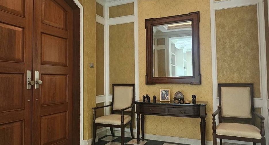 For sale 4 bedrooms villa in Taling Chan, Bangkok
