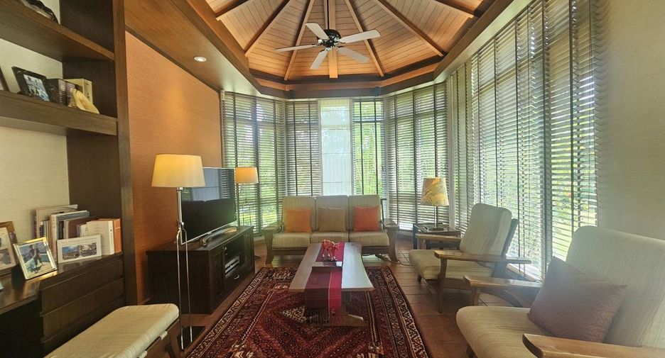 For sale 4 bedrooms villa in Taling Chan, Bangkok