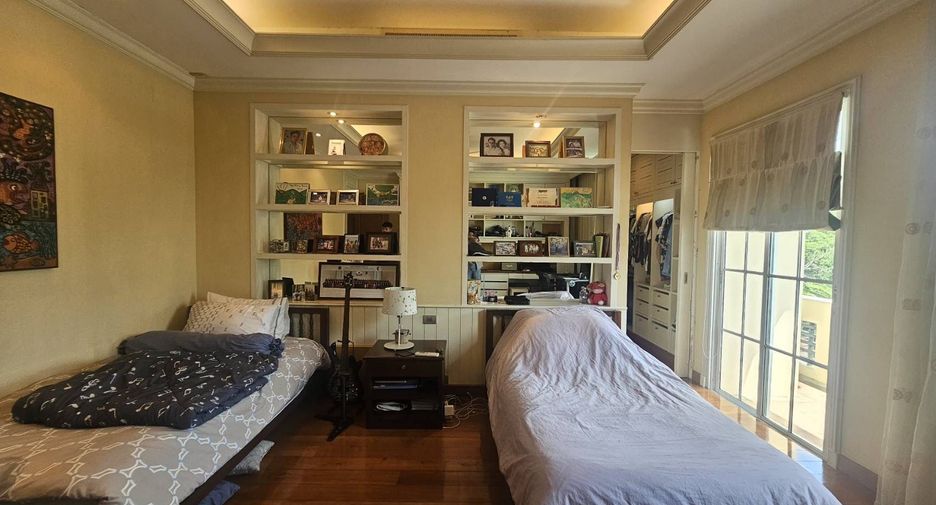 For sale 4 bedrooms villa in Taling Chan, Bangkok