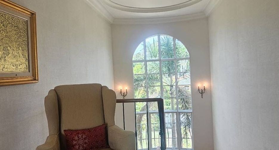 For sale 4 bedrooms villa in Taling Chan, Bangkok