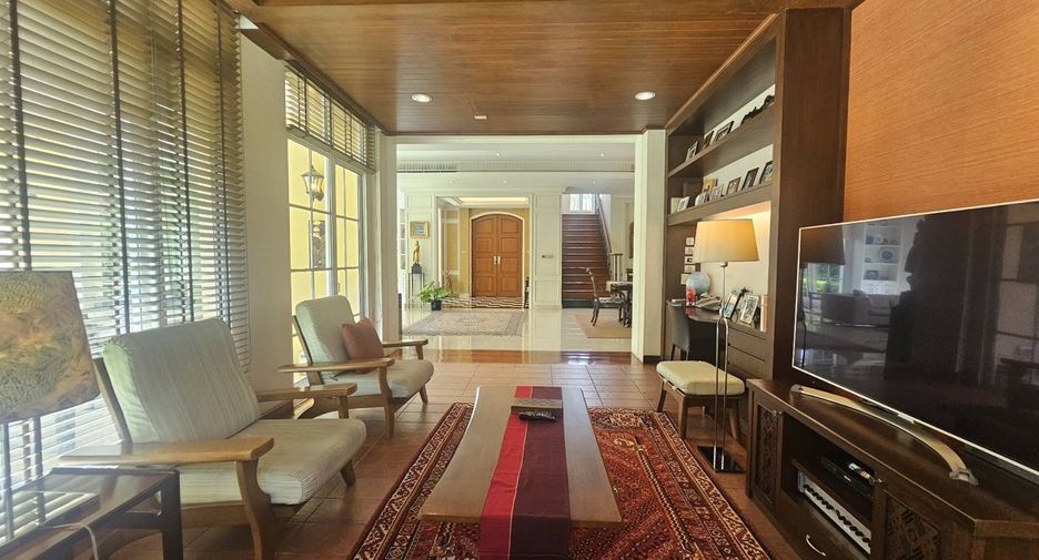 For sale 4 bedrooms villa in Taling Chan, Bangkok