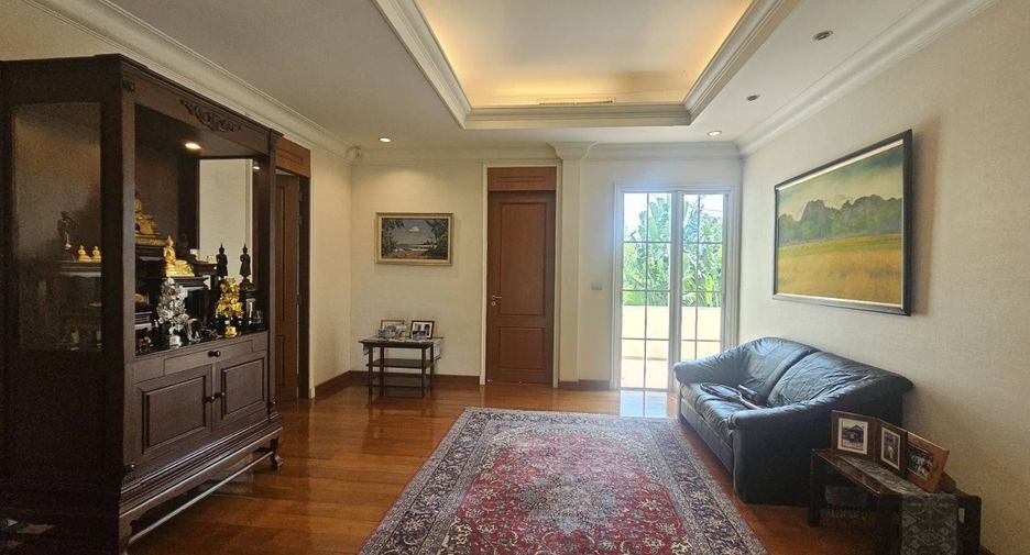 For sale 4 bedrooms villa in Taling Chan, Bangkok