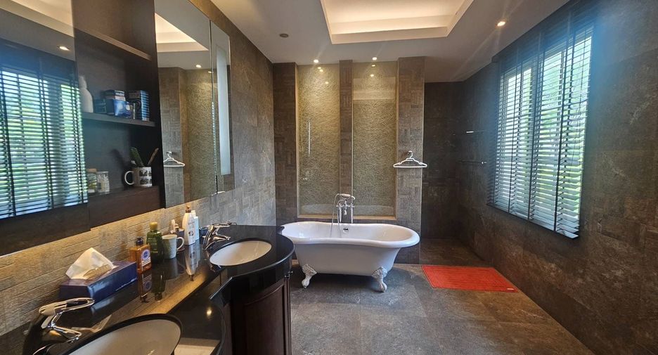 For sale 4 bedrooms villa in Taling Chan, Bangkok