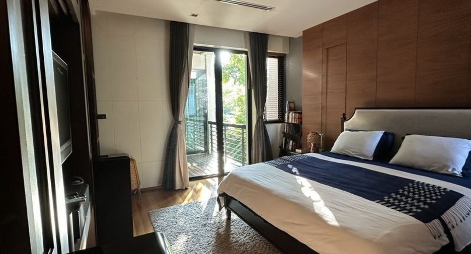 For sale 5 bedrooms villa in Watthana, Bangkok