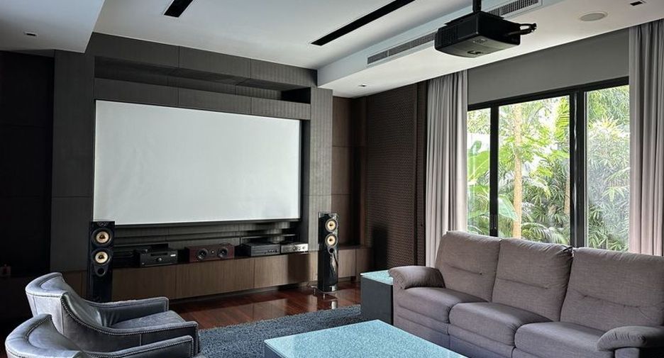 For sale 5 bedrooms villa in Watthana, Bangkok
