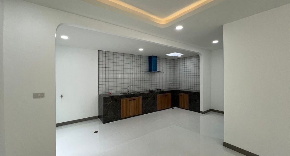 For sale 3 bedrooms townhouse in Thalang, Phuket