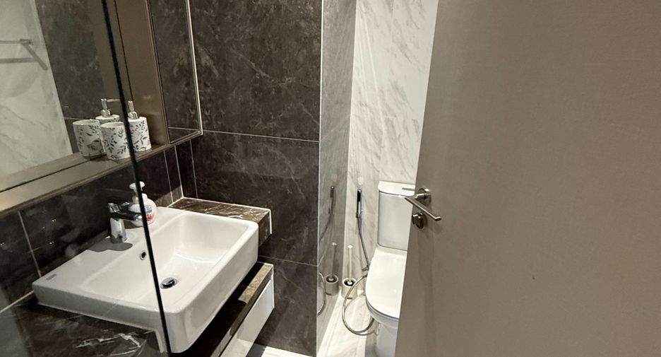 For rent studio condo in Khlong Toei, Bangkok