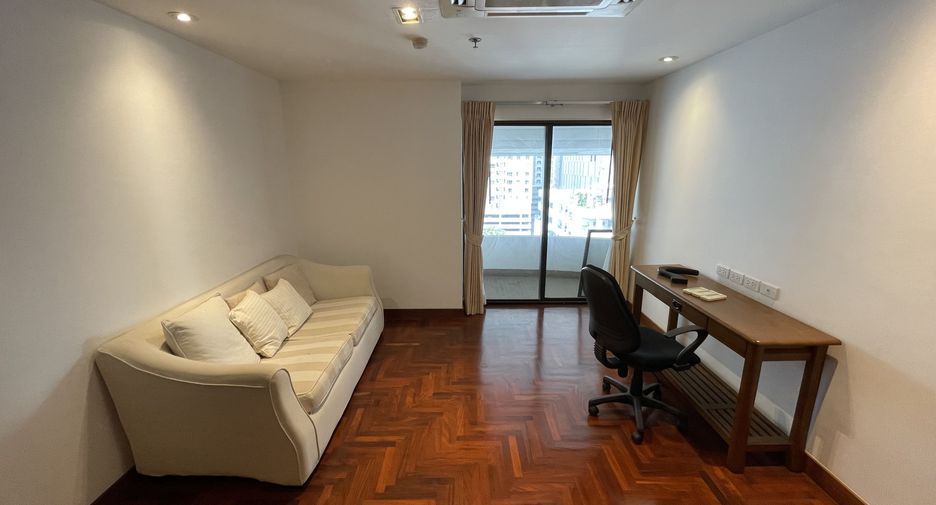 For rent 3 bedrooms condo in Khlong Toei, Bangkok