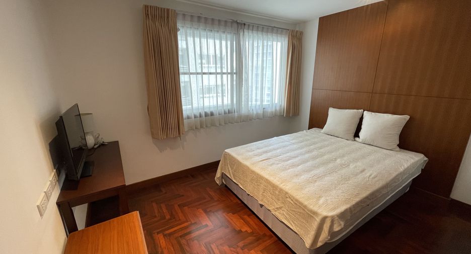 For rent 3 bedrooms condo in Khlong Toei, Bangkok