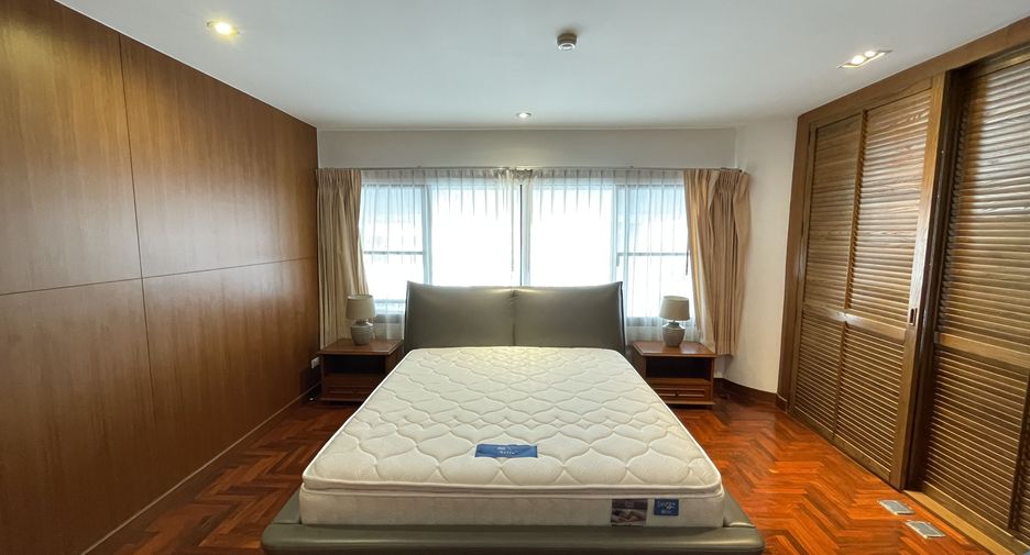 For rent 3 bedrooms condo in Khlong Toei, Bangkok
