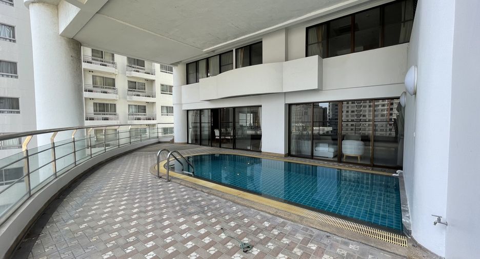For rent 3 bedrooms condo in Khlong Toei, Bangkok
