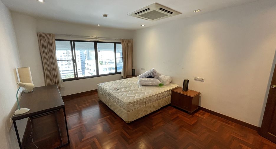 For rent 3 bedrooms condo in Khlong Toei, Bangkok