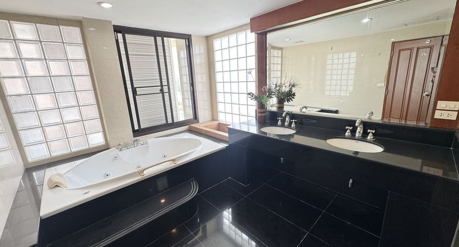 For rent 5 bedrooms condo in Khlong Toei, Bangkok