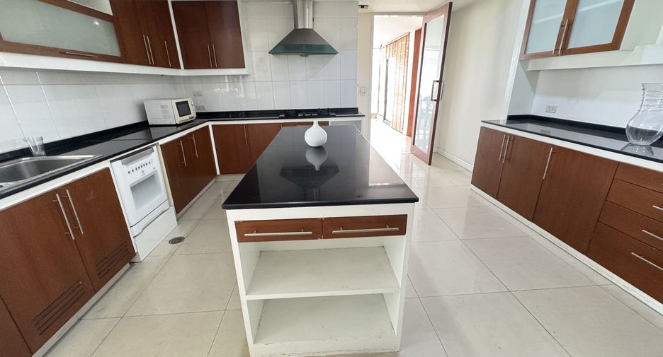 For rent 5 bedrooms condo in Khlong Toei, Bangkok