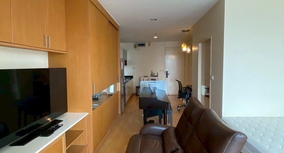For rent studio condo in Sathon, Bangkok